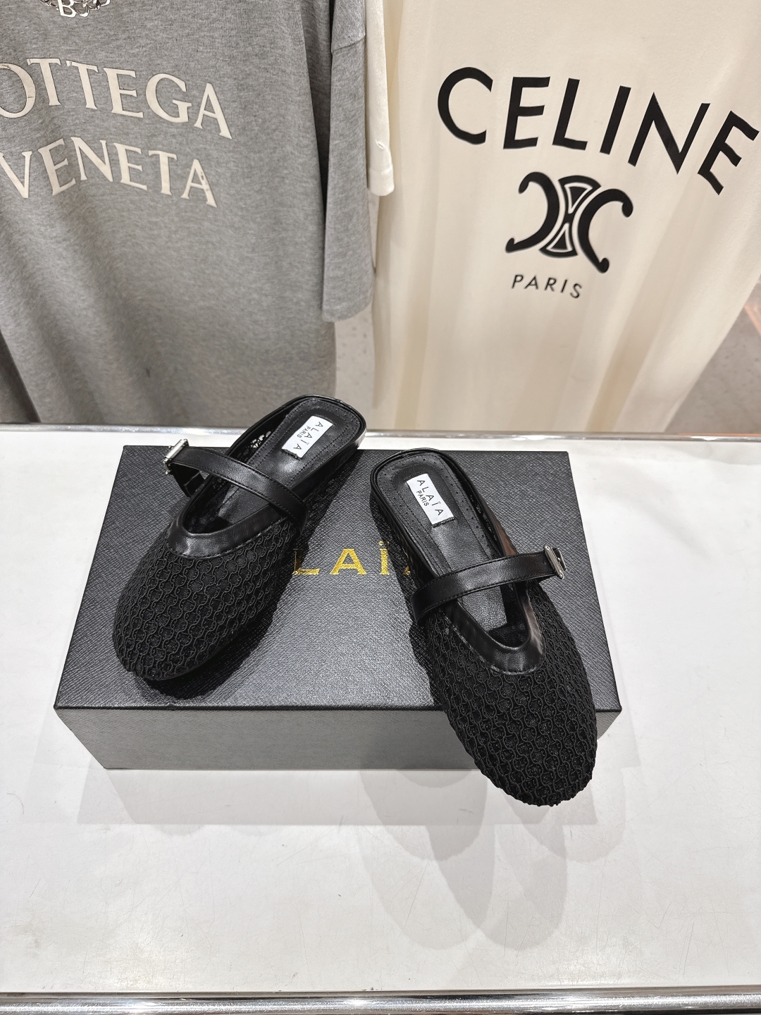 高版本出厂 
 独家新品 Alaia 阿莱亚25ss/ 走秀款平底半拖网面鞋 最近超火的一款平底鞋

章