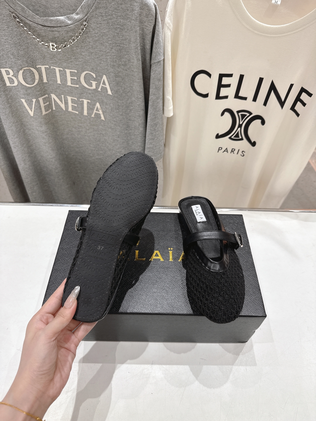 高版本出厂 
 独家新品 Alaia 阿莱亚25ss/ 走秀款平底半拖网面鞋 最近超火的一款平底鞋

章