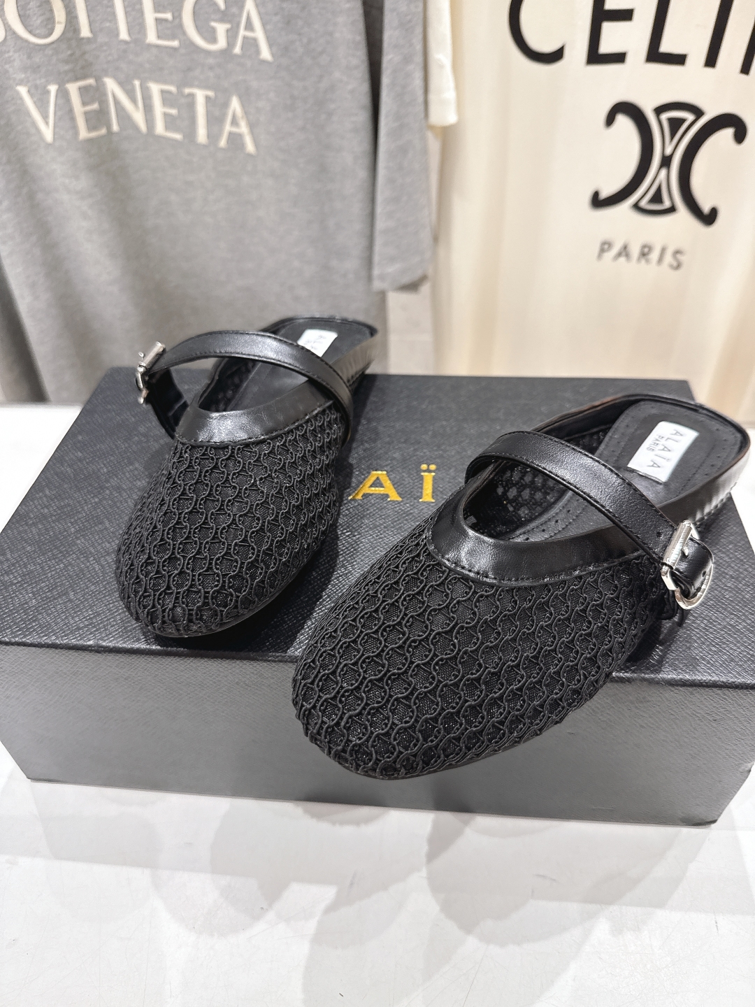 高版本出厂 
 独家新品 Alaia 阿莱亚25ss/ 走秀款平底半拖网面鞋 最近超火的一款平底鞋

章
