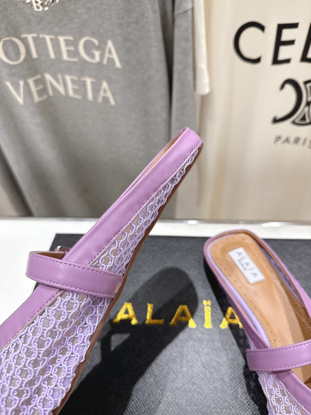 高版本出厂 
 独家新品 Alaia 阿莱亚25ss/ 走秀款平底半拖网面鞋 最近超火的一款平底鞋

章
