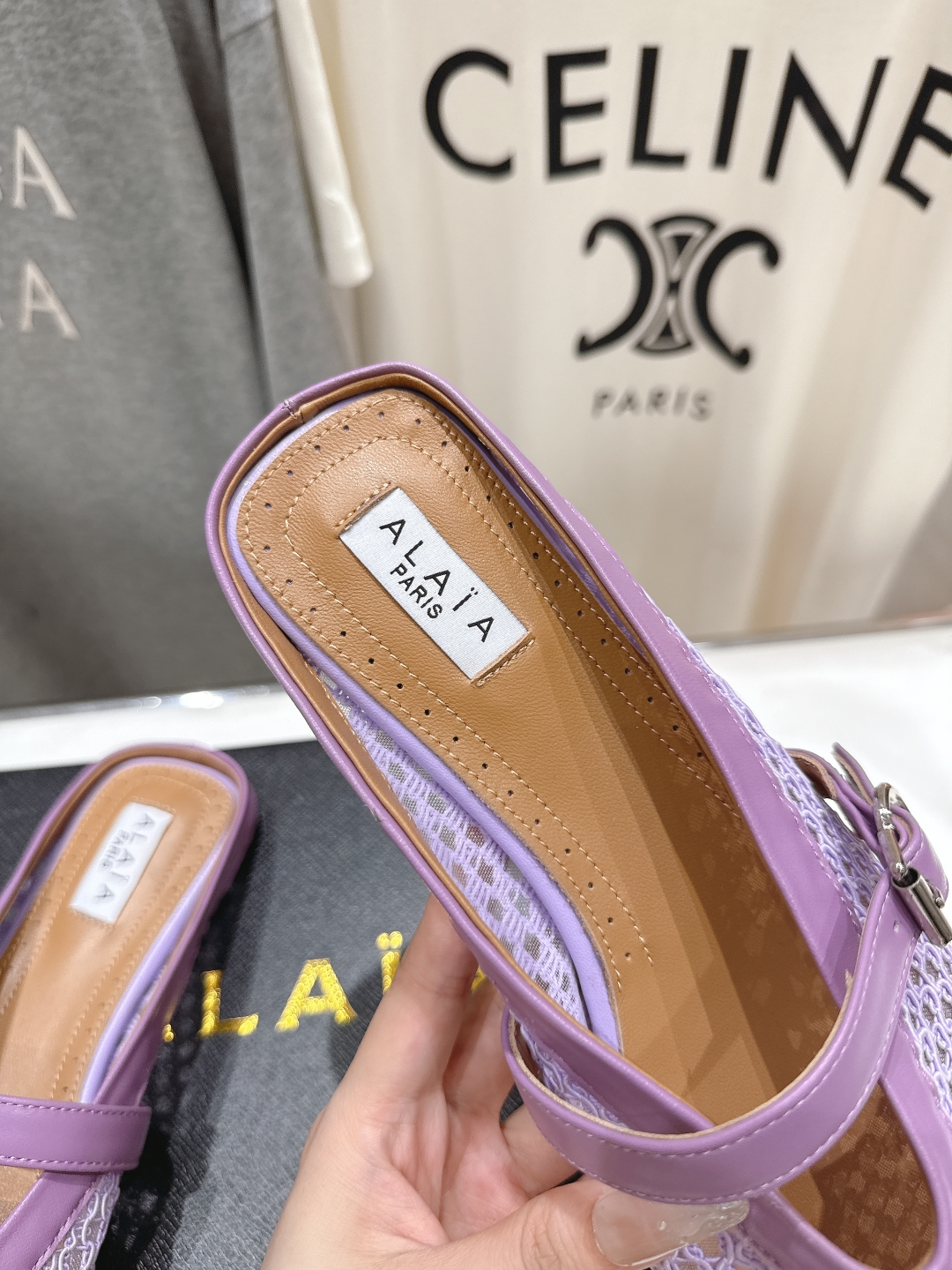 高版本出厂 
 独家新品 Alaia 阿莱亚25ss/ 走秀款平底半拖网面鞋 最近超火的一款平底鞋

章
