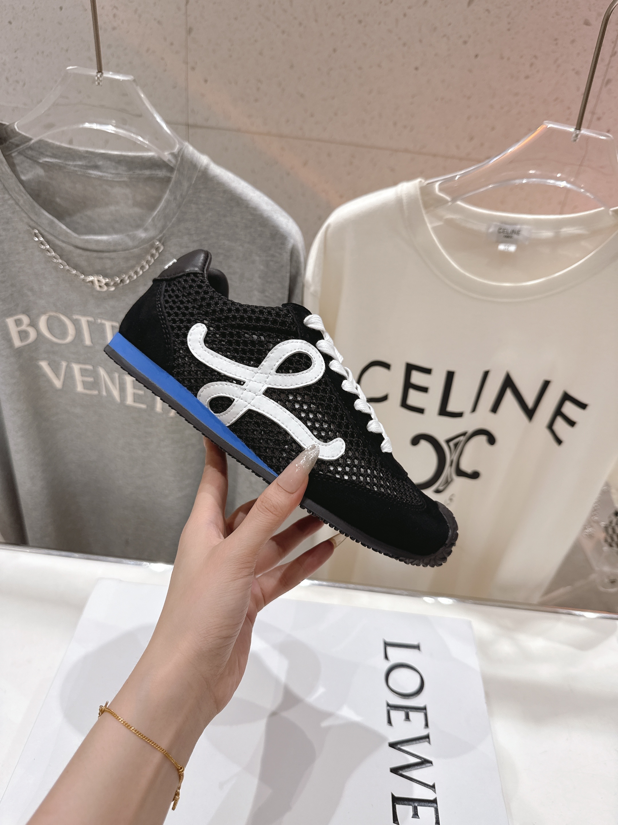 高版本出厂 网面 男码+10
LOEWE罗意威二代Ballet Runner升级2.0给足界一些震撼,