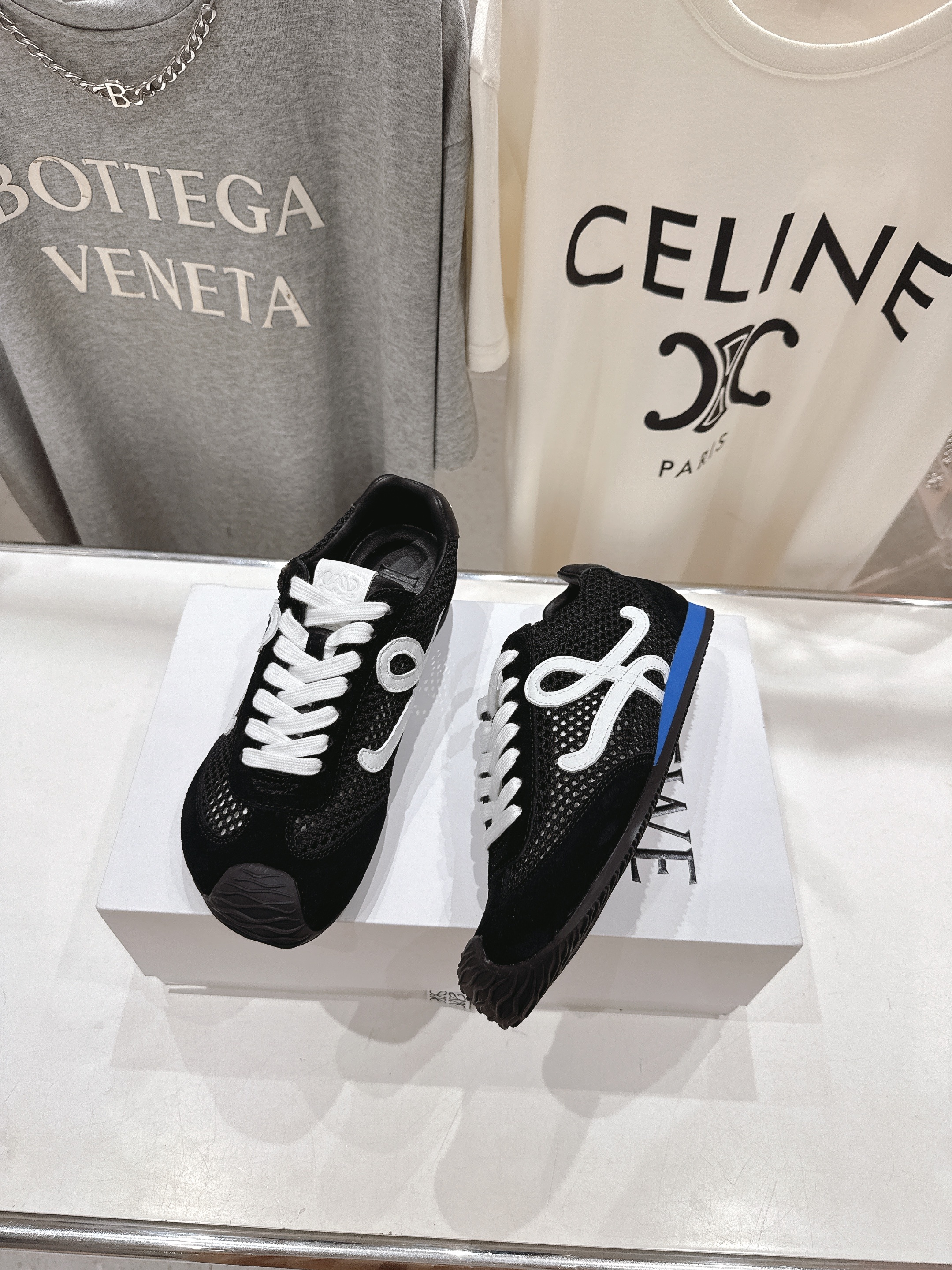 高版本出厂 网面 男码+10
LOEWE罗意威二代Ballet Runner升级2.0给足界一些震撼,