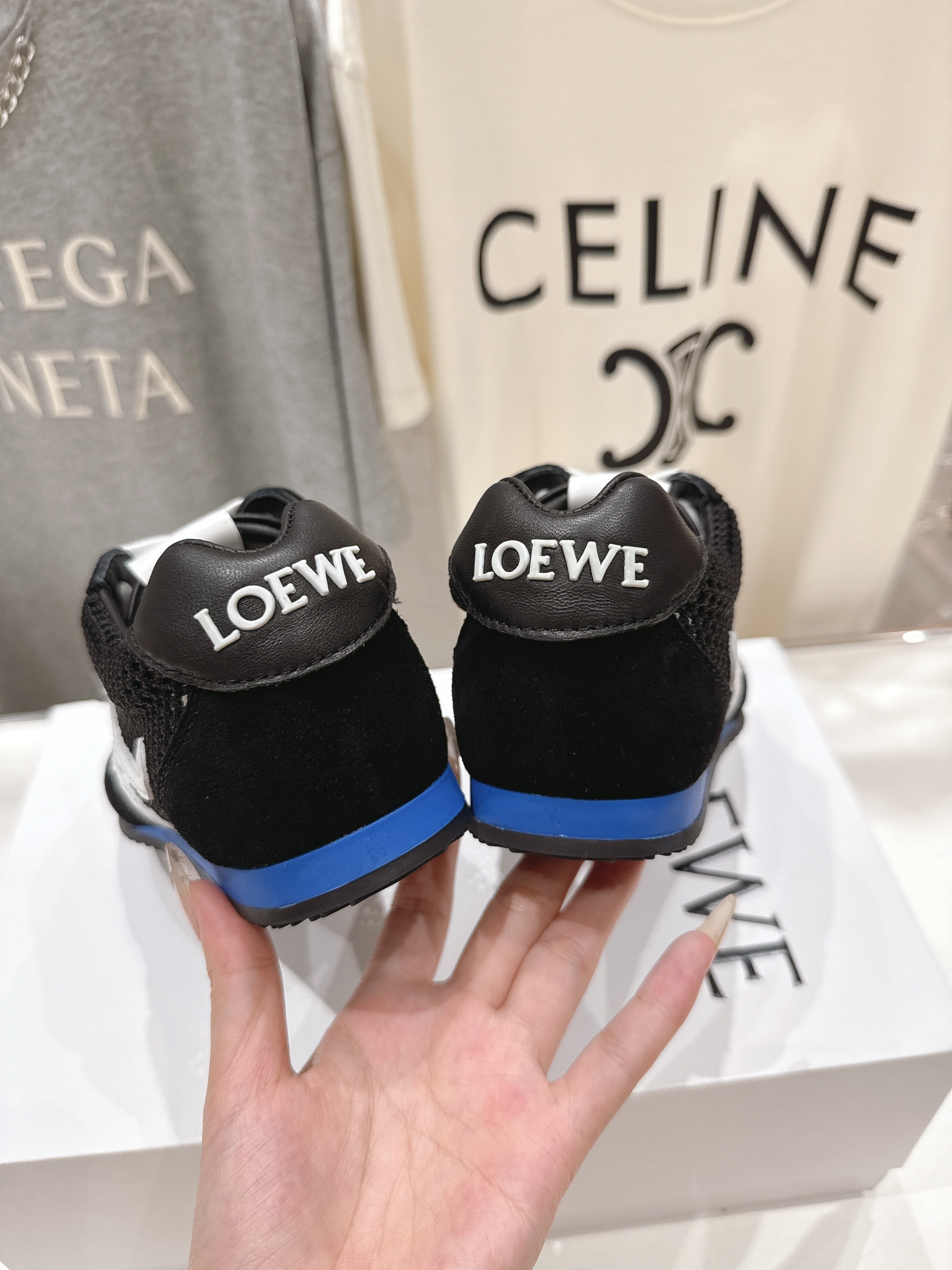 高版本出厂 网面 男码+10
LOEWE罗意威二代Ballet Runner升级2.0给足界一些震撼,