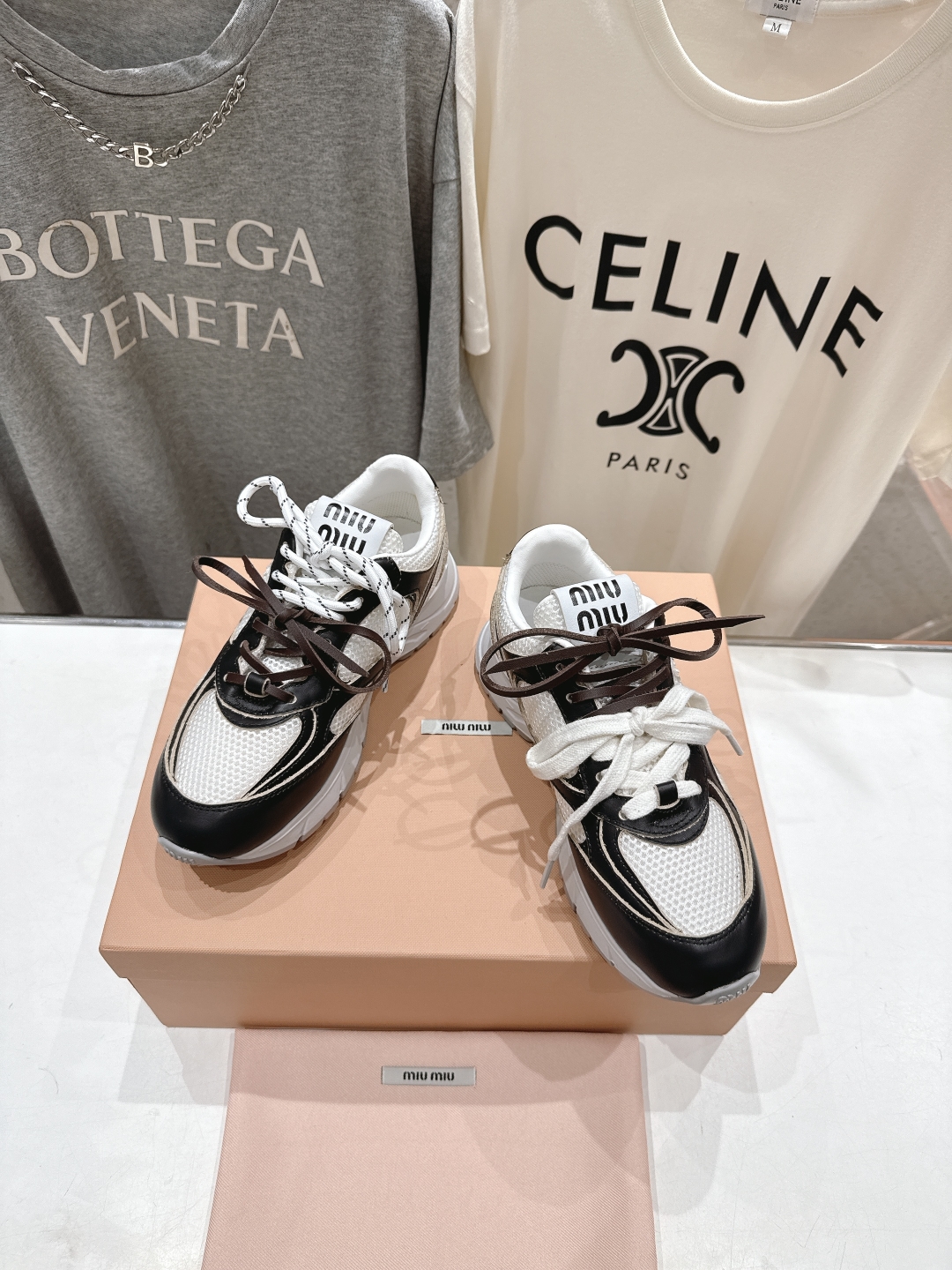 高版本出厂
  MiuMiu/繆繆25ss new arrival～miu家2025走秀新款 复古做旧阿