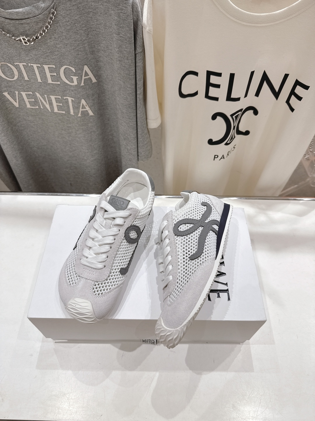 高版本出厂 网面 男码+10
LOEWE罗意威二代Ballet Runner升级2.0给足界一些震撼,