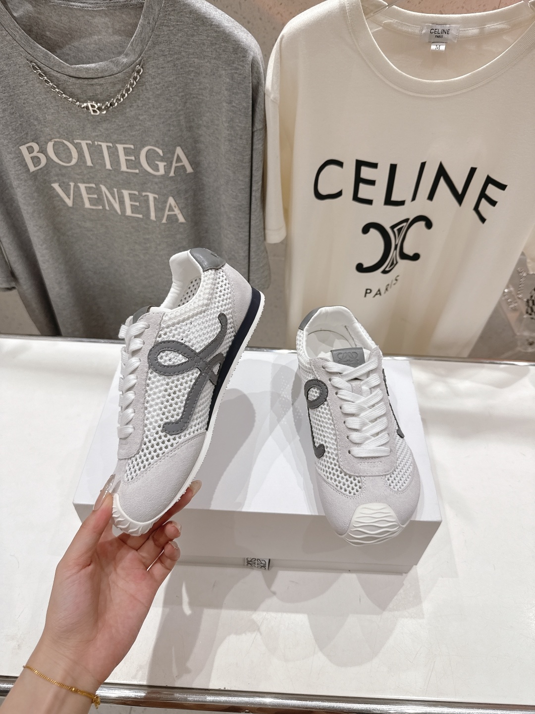 高版本出厂 网面 男码+10
LOEWE罗意威二代Ballet Runner升级2.0给足界一些震撼,