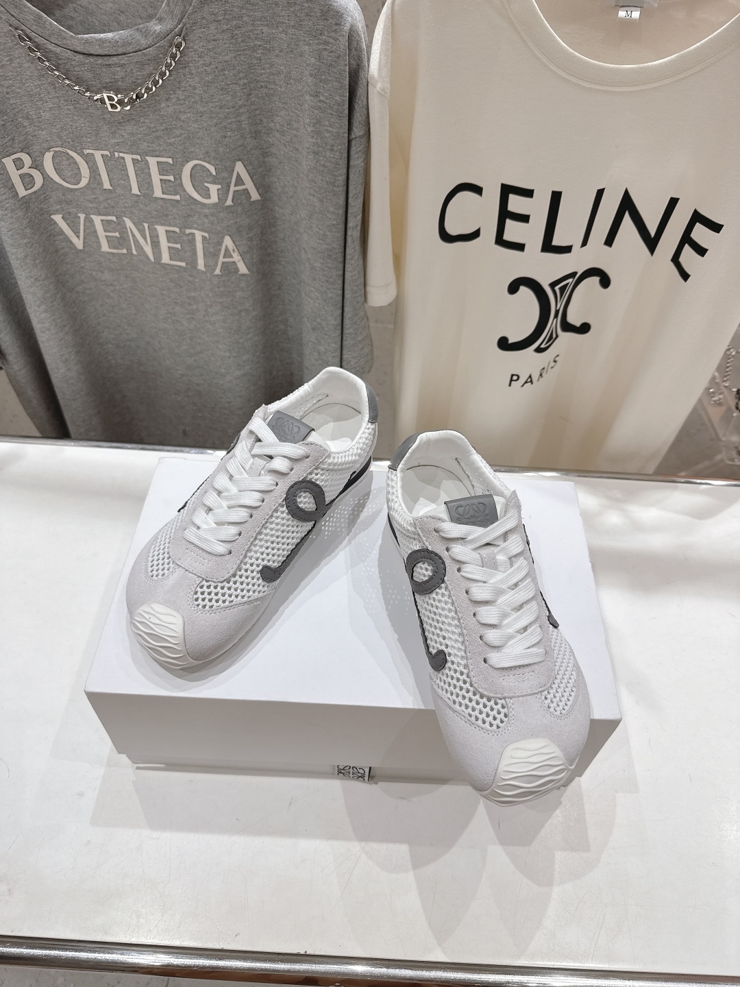 高版本出厂 网面 男码+10
LOEWE罗意威二代Ballet Runner升级2.0给足界一些震撼,