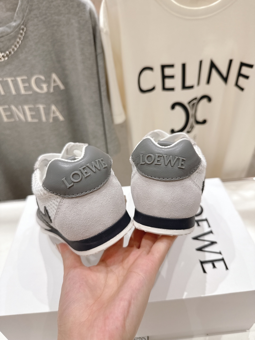 高版本出厂 网面 男码+10
LOEWE罗意威二代Ballet Runner升级2.0给足界一些震撼,