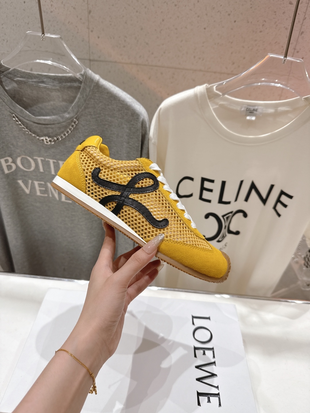 高版本出厂 网面 男码+10
LOEWE罗意威二代Ballet Runner升级2.0给足界一些震撼,