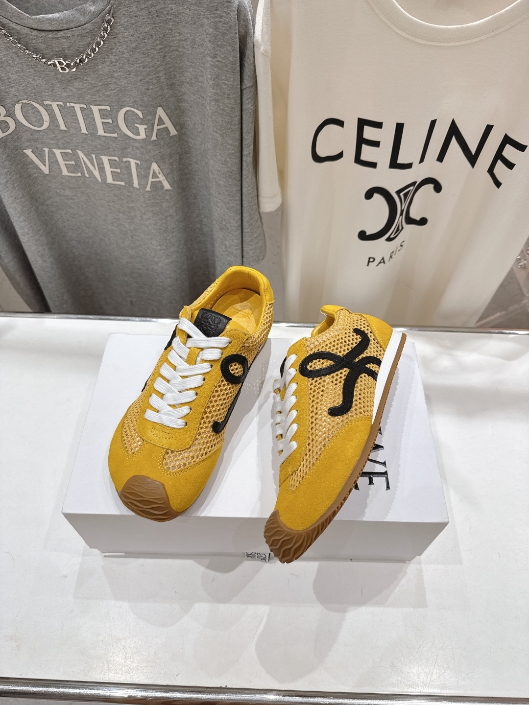 高版本出厂 网面 男码+10
LOEWE罗意威二代Ballet Runner升级2.0给足界一些震撼,