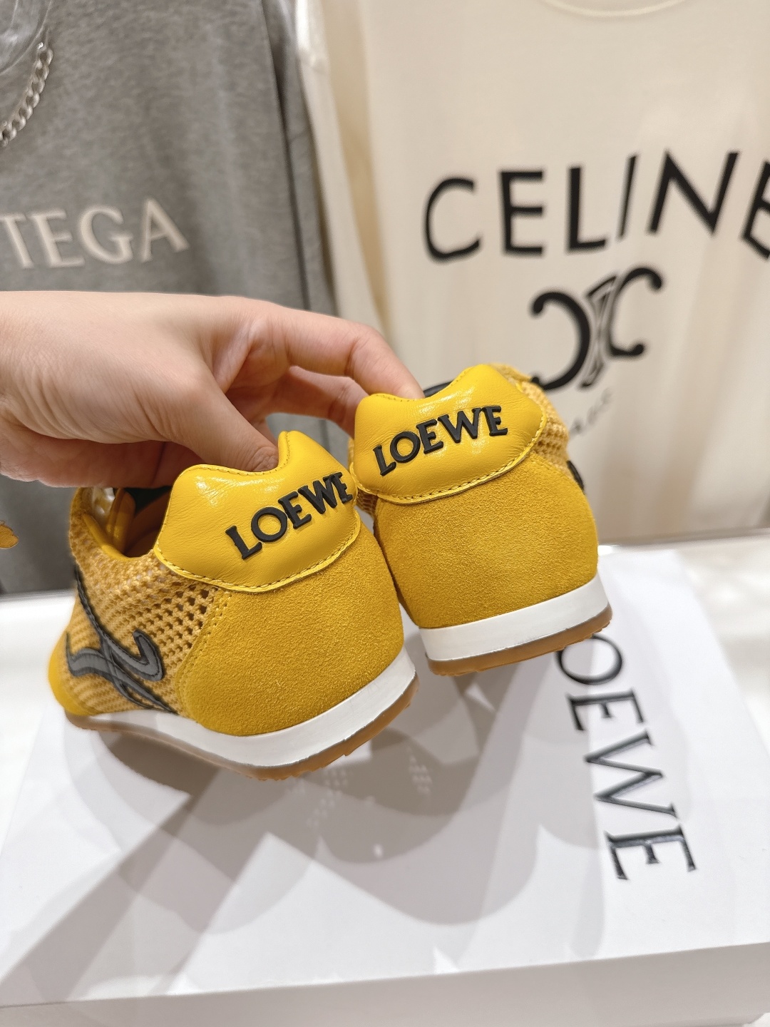 高版本出厂 网面 男码+10
LOEWE罗意威二代Ballet Runner升级2.0给足界一些震撼,