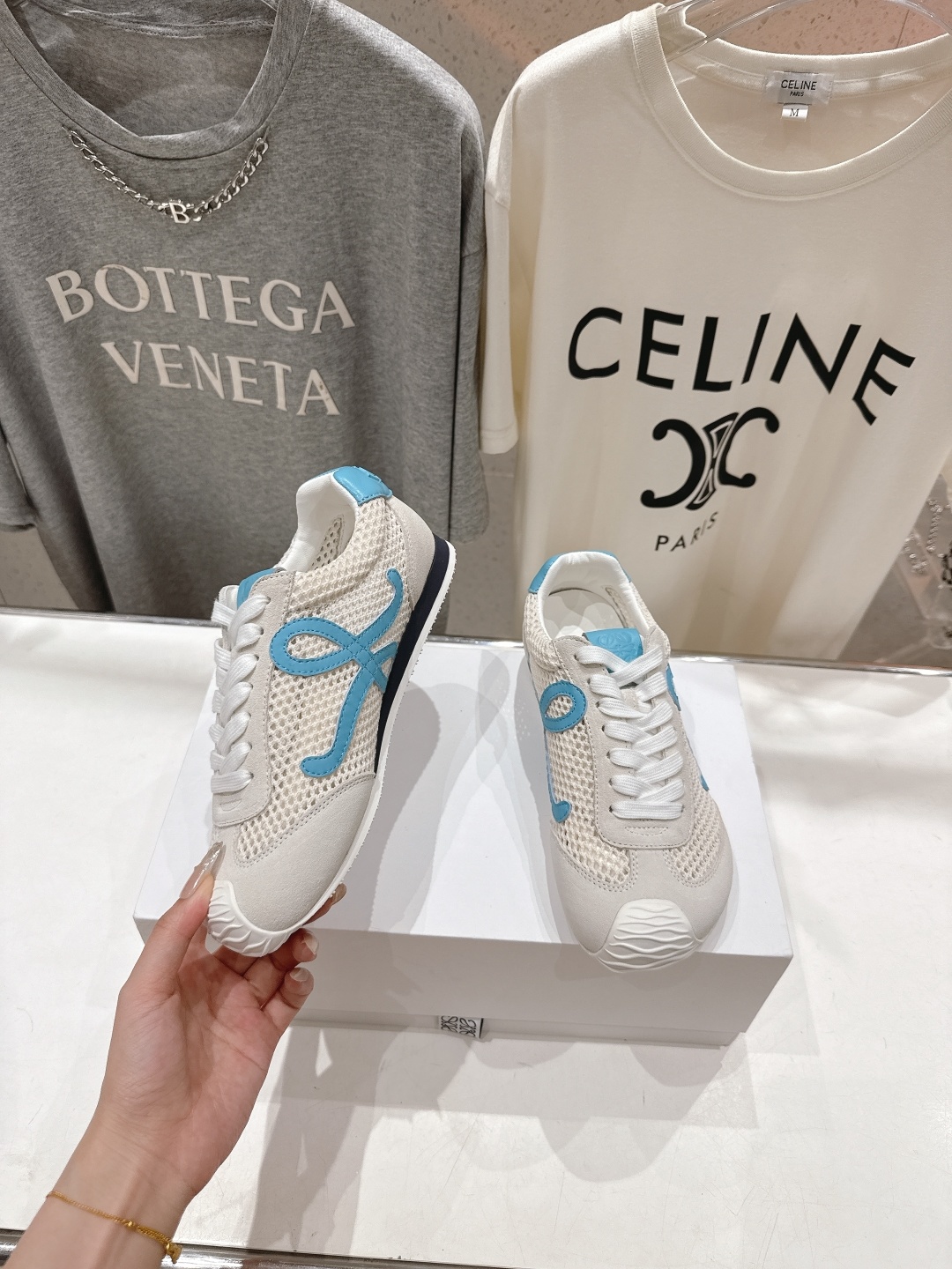 高版本出厂 网面 男码+10
LOEWE罗意威二代Ballet Runner升级2.0给足界一些震撼,