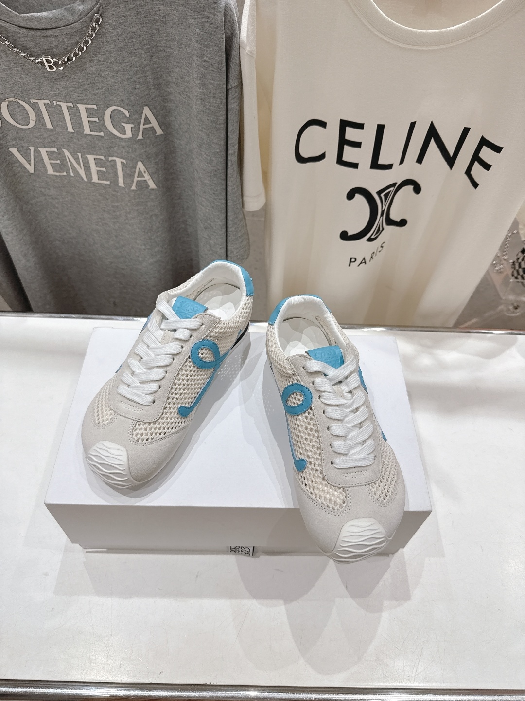高版本出厂 网面 男码+10
LOEWE罗意威二代Ballet Runner升级2.0给足界一些震撼,