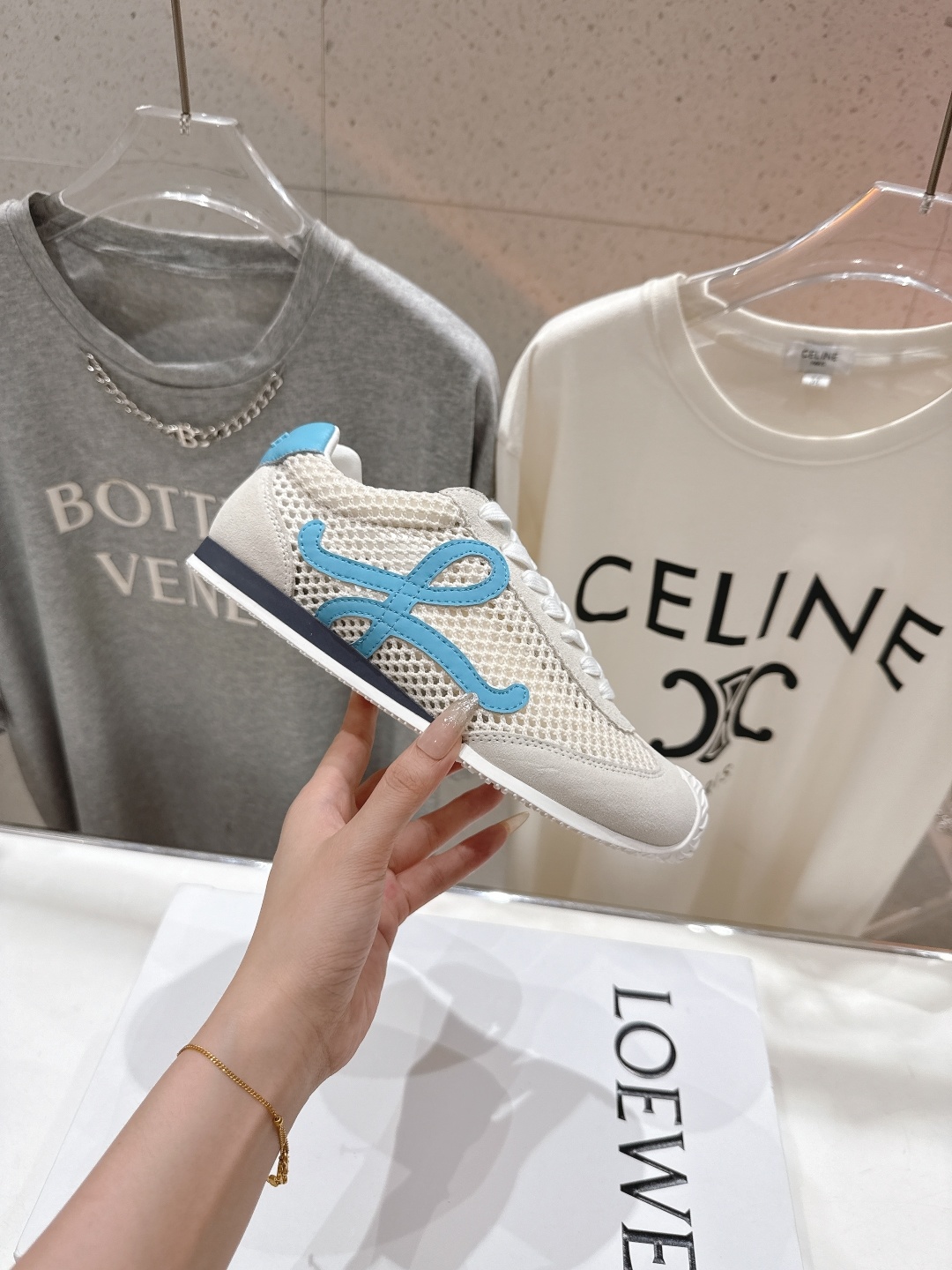 高版本出厂 网面 男码+10
LOEWE罗意威二代Ballet Runner升级2.0给足界一些震撼,