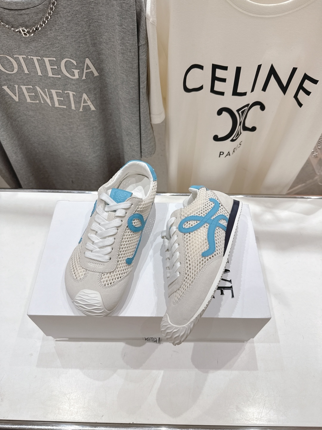 高版本出厂 网面 男码+10
LOEWE罗意威二代Ballet Runner升级2.0给足界一些震撼,