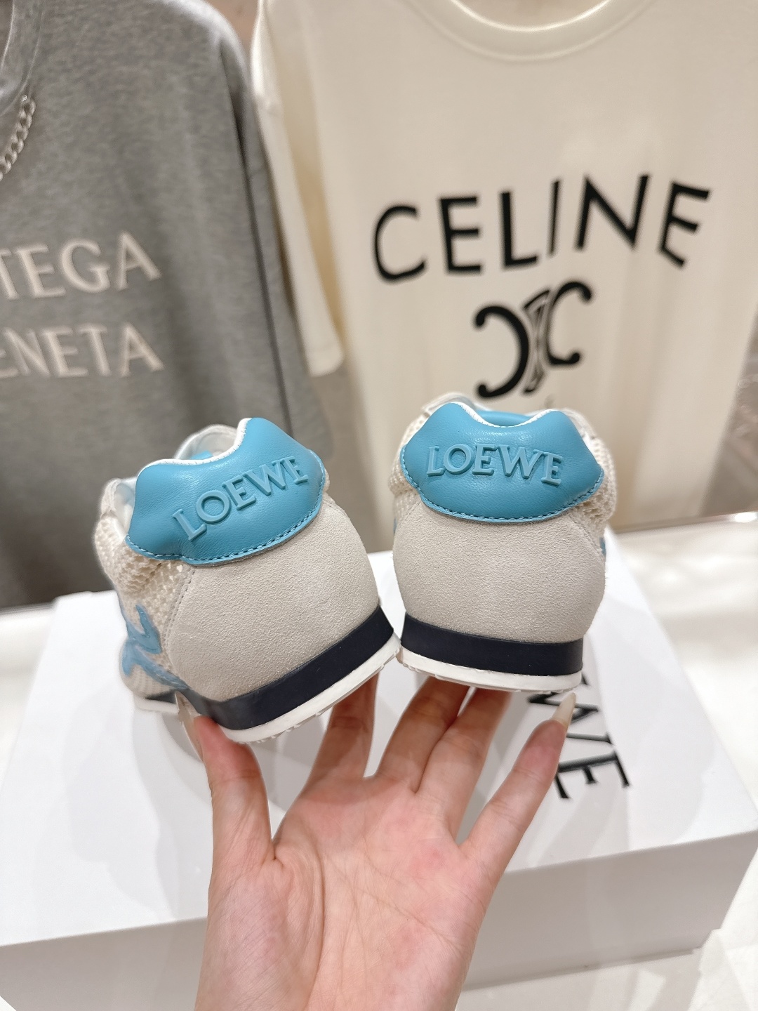 高版本出厂 网面 男码+10
LOEWE罗意威二代Ballet Runner升级2.0给足界一些震撼,