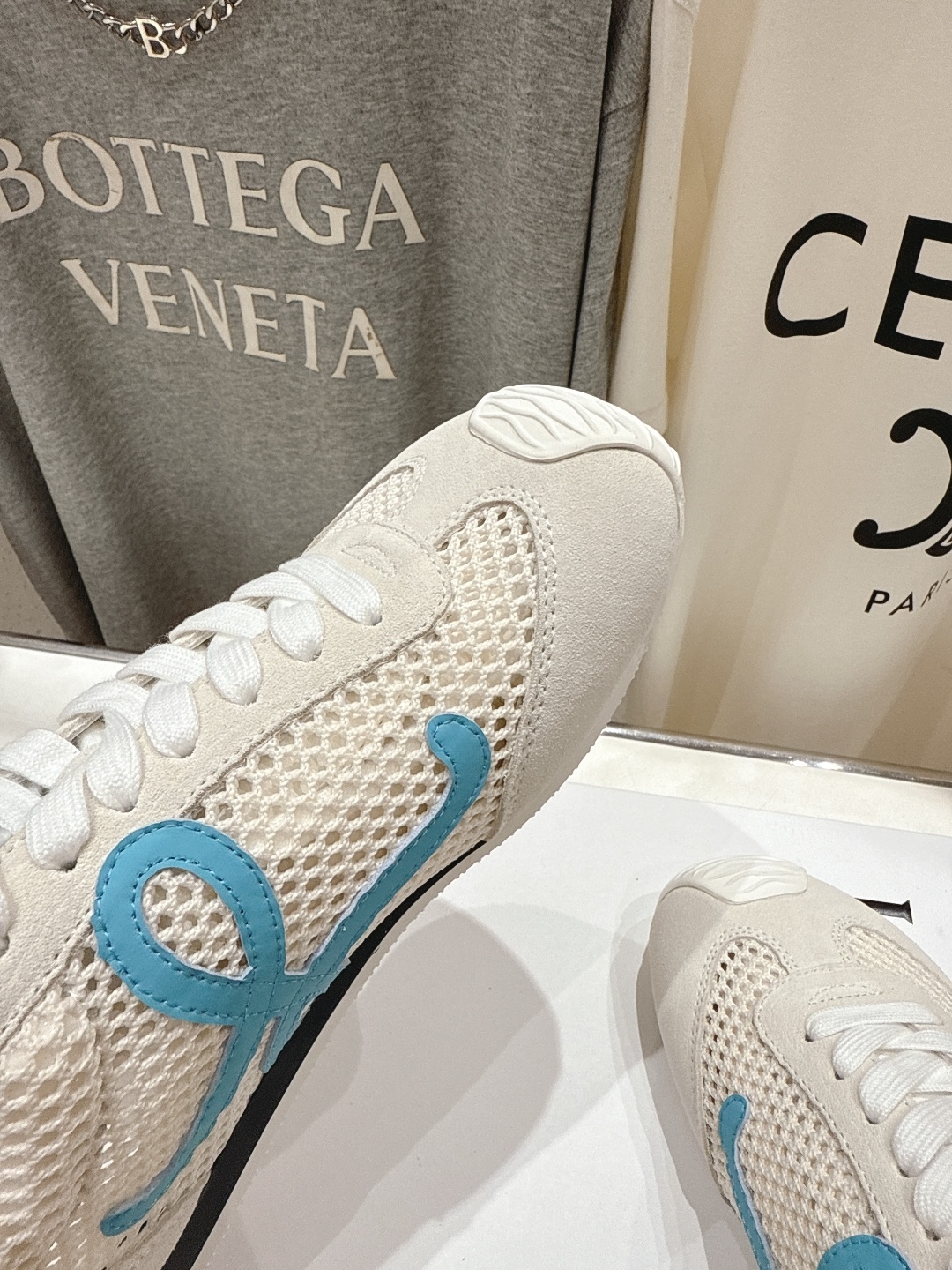 高版本出厂 网面 男码+10
LOEWE罗意威二代Ballet Runner升级2.0给足界一些震撼,