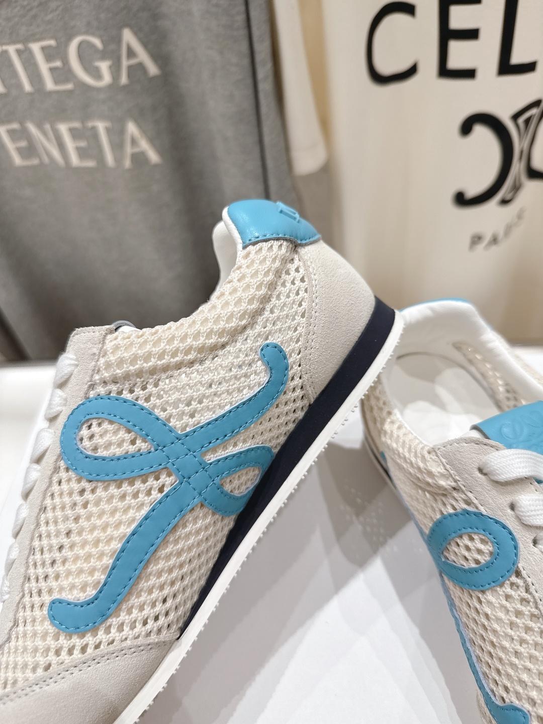 高版本出厂 网面 男码+10
LOEWE罗意威二代Ballet Runner升级2.0给足界一些震撼,