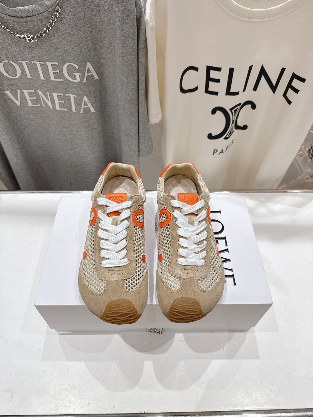 高版本出厂 网面 男码+10
LOEWE罗意威二代Ballet Runner升级2.0给足界一些震撼,