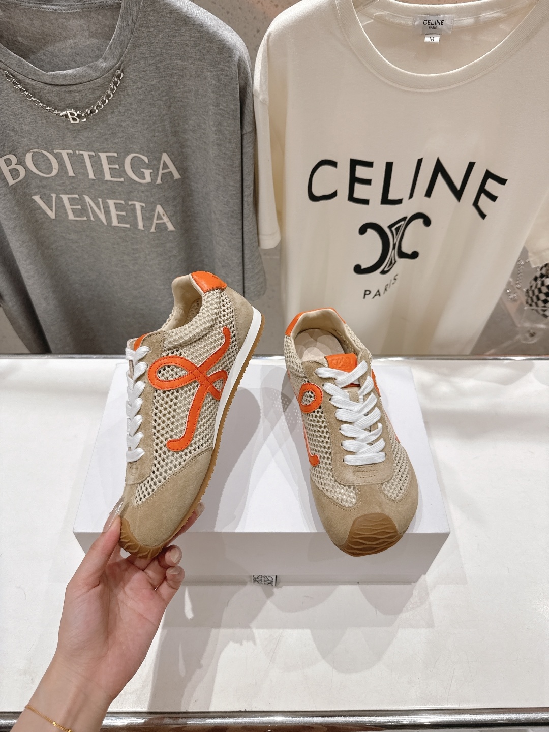 高版本出厂 网面 男码+10
LOEWE罗意威二代Ballet Runner升级2.0给足界一些震撼,