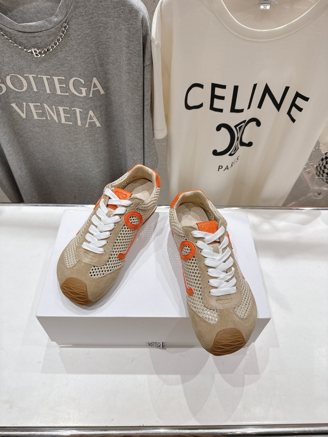高版本出厂 网面 男码+10
LOEWE罗意威二代Ballet Runner升级2.0给足界一些震撼,