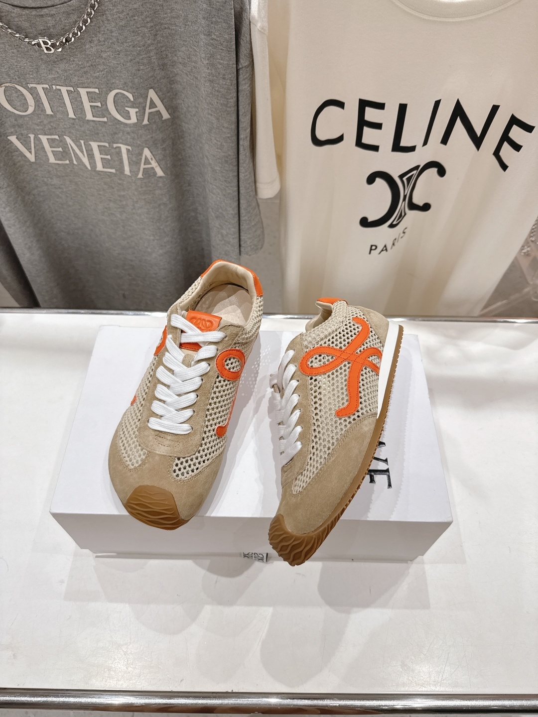 高版本出厂 网面 男码+10
LOEWE罗意威二代Ballet Runner升级2.0给足界一些震撼,
