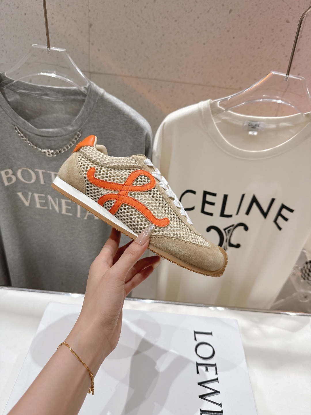 高版本出厂 网面 男码+10
LOEWE罗意威二代Ballet Runner升级2.0给足界一些震撼,