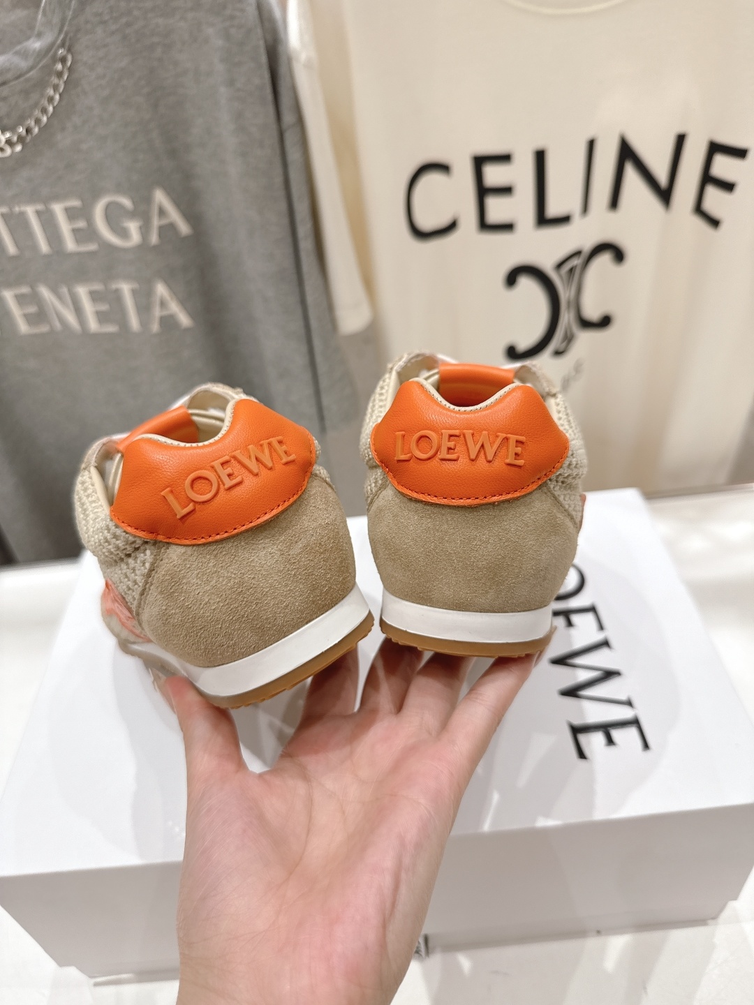 高版本出厂 网面 男码+10
LOEWE罗意威二代Ballet Runner升级2.0给足界一些震撼,