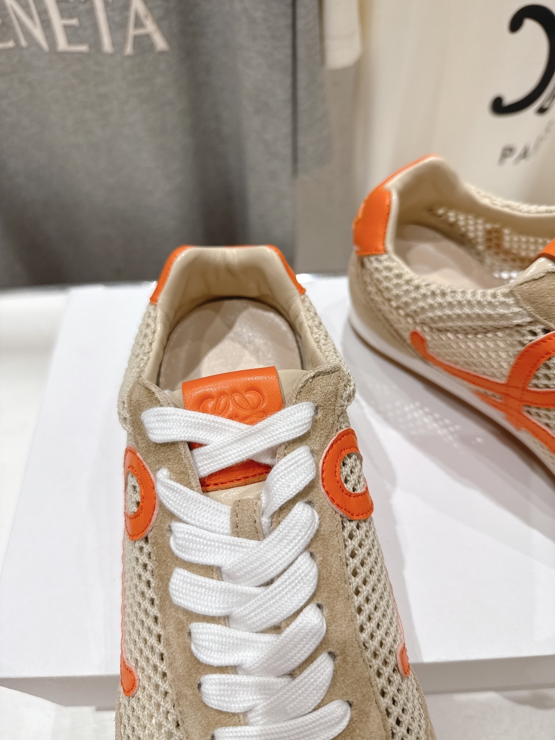 高版本出厂 网面 男码+10
LOEWE罗意威二代Ballet Runner升级2.0给足界一些震撼,