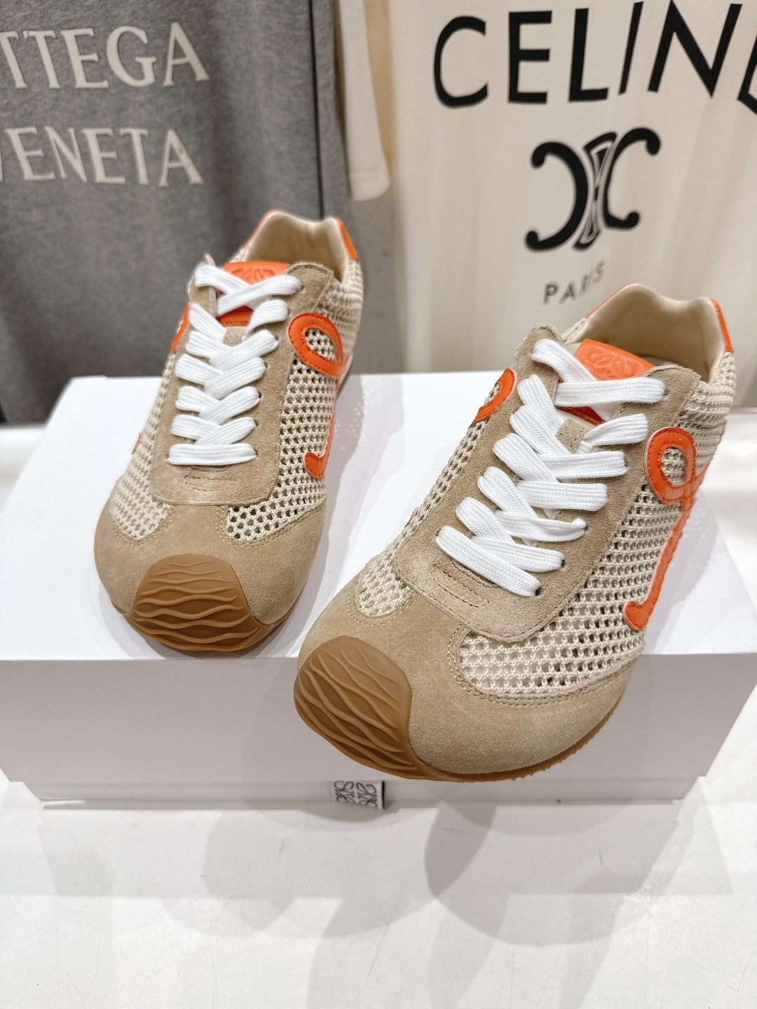 高版本出厂 网面 男码+10
LOEWE罗意威二代Ballet Runner升级2.0给足界一些震撼,