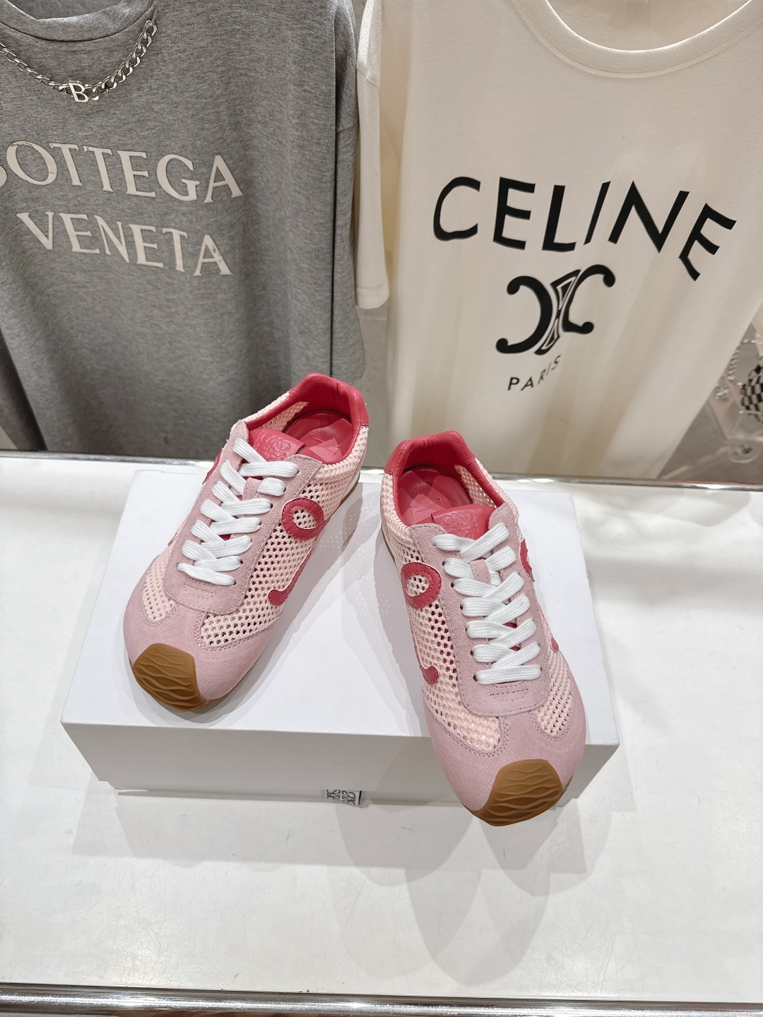 高版本出厂 网面 男码+10
LOEWE罗意威二代Ballet Runner升级2.0给足界一些震撼,