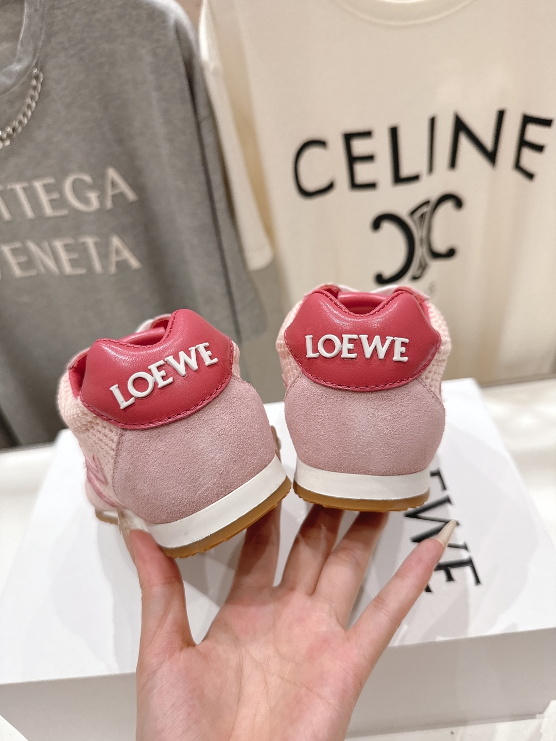 高版本出厂 网面 男码+10
LOEWE罗意威二代Ballet Runner升级2.0给足界一些震撼,