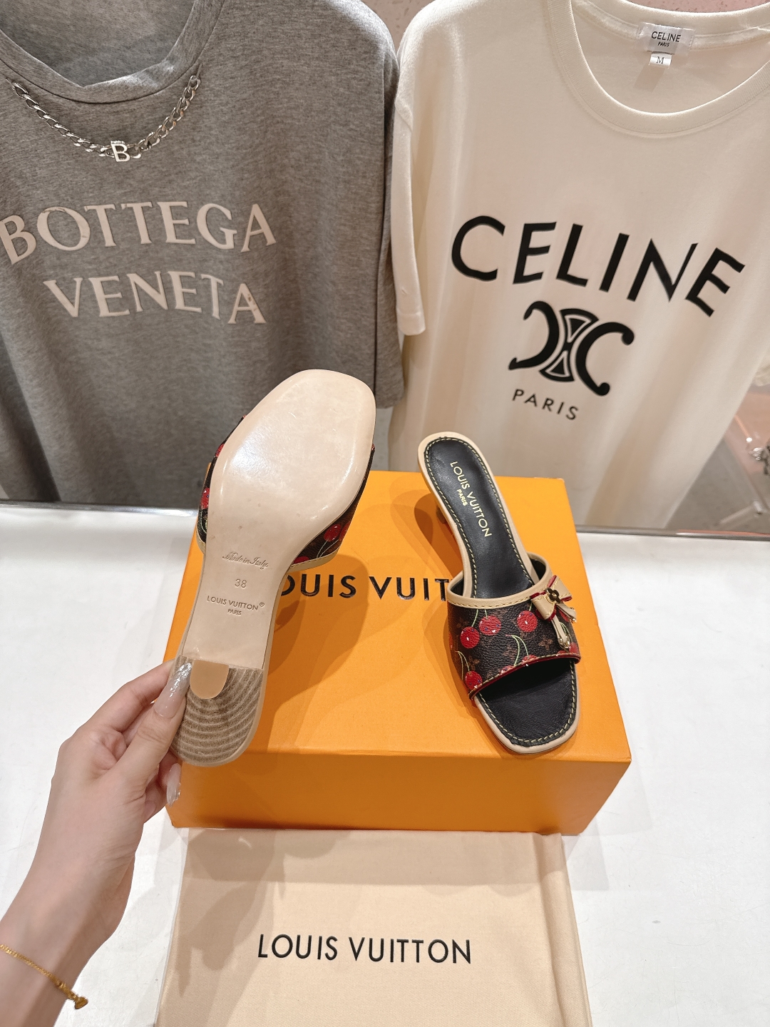 高版本出厂
  Louis Vuitton ss25 new arrival LV驴牌春夏新品系列蝴蝶结