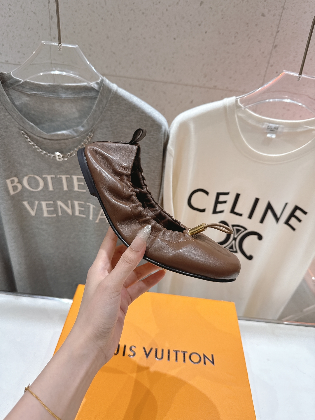 高版本出厂
  Louis Vuitton ss25 new arrival LV驴牌春夏系列玛丽珍平底