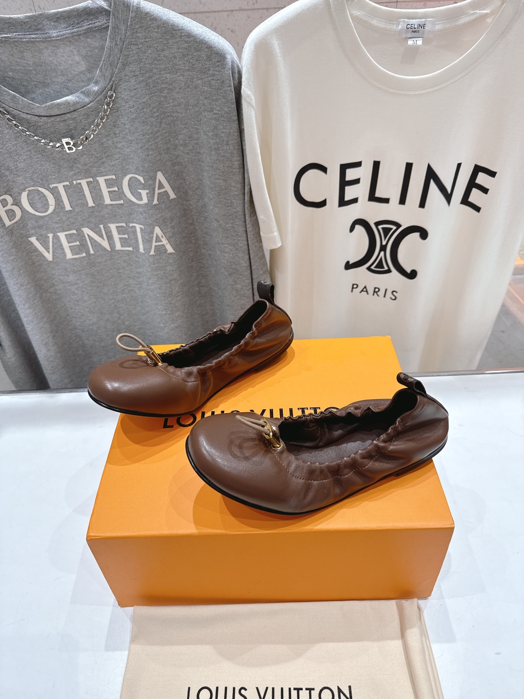 高版本出厂
  Louis Vuitton ss25 new arrival LV驴牌春夏系列玛丽珍平底