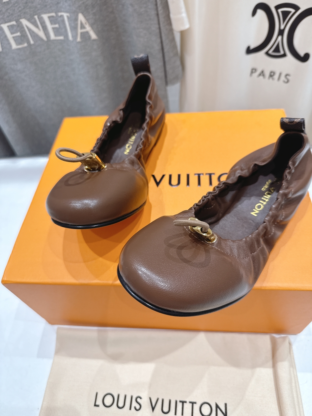 高版本出厂
  Louis Vuitton ss25 new arrival LV驴牌春夏系列玛丽珍平底