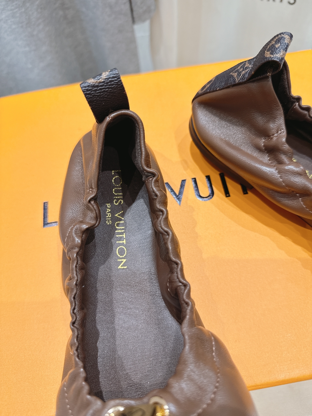 高版本出厂
  Louis Vuitton ss25 new arrival LV驴牌春夏系列玛丽珍平底