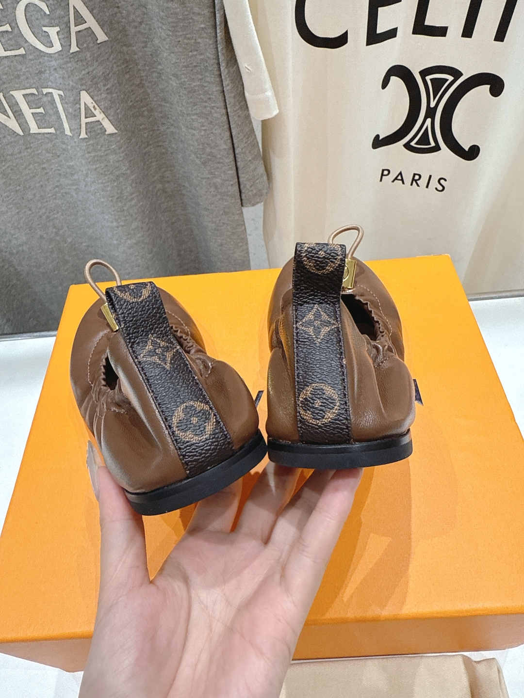 高版本出厂
  Louis Vuitton ss25 new arrival LV驴牌春夏系列玛丽珍平底