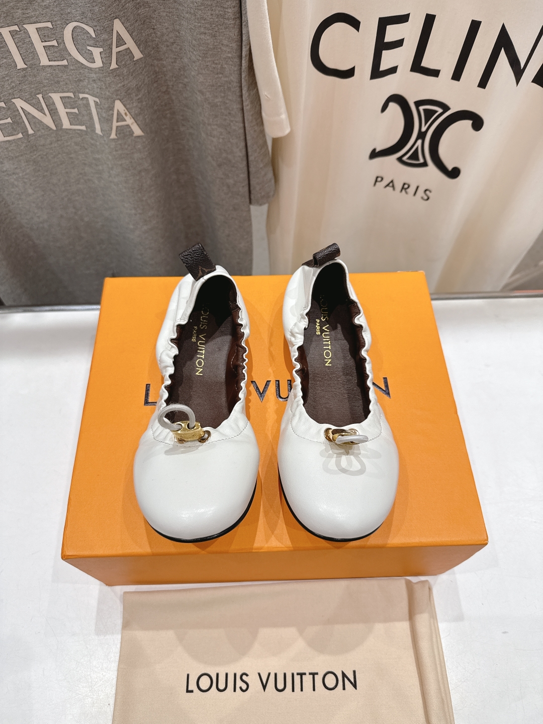高版本出厂
  Louis Vuitton ss25 new arrival LV驴牌春夏系列玛丽珍平底