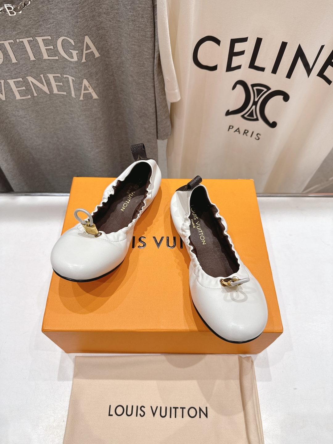 高版本出厂
  Louis Vuitton ss25 new arrival LV驴牌春夏系列玛丽珍平底