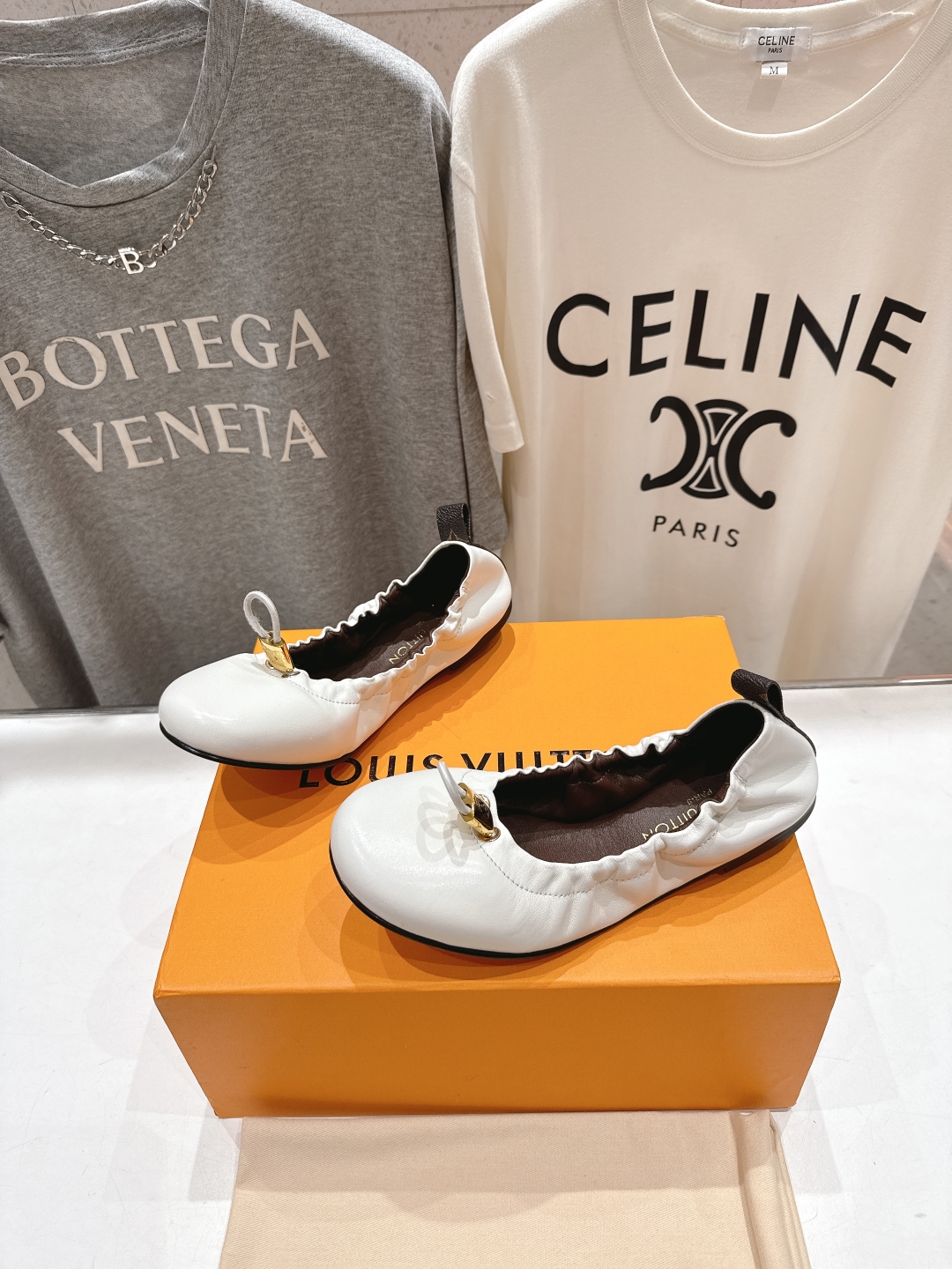 高版本出厂
  Louis Vuitton ss25 new arrival LV驴牌春夏系列玛丽珍平底