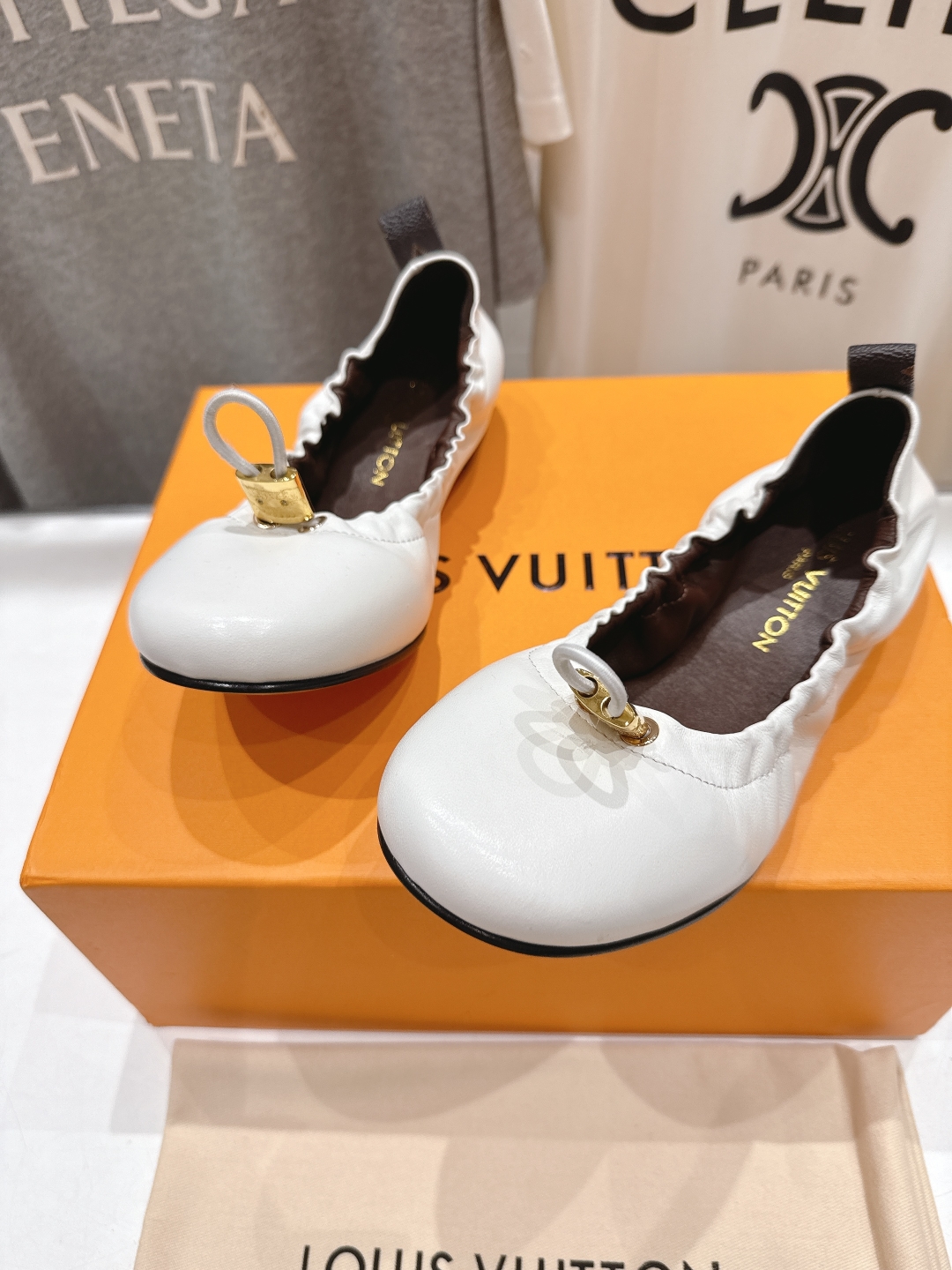 高版本出厂
  Louis Vuitton ss25 new arrival LV驴牌春夏系列玛丽珍平底