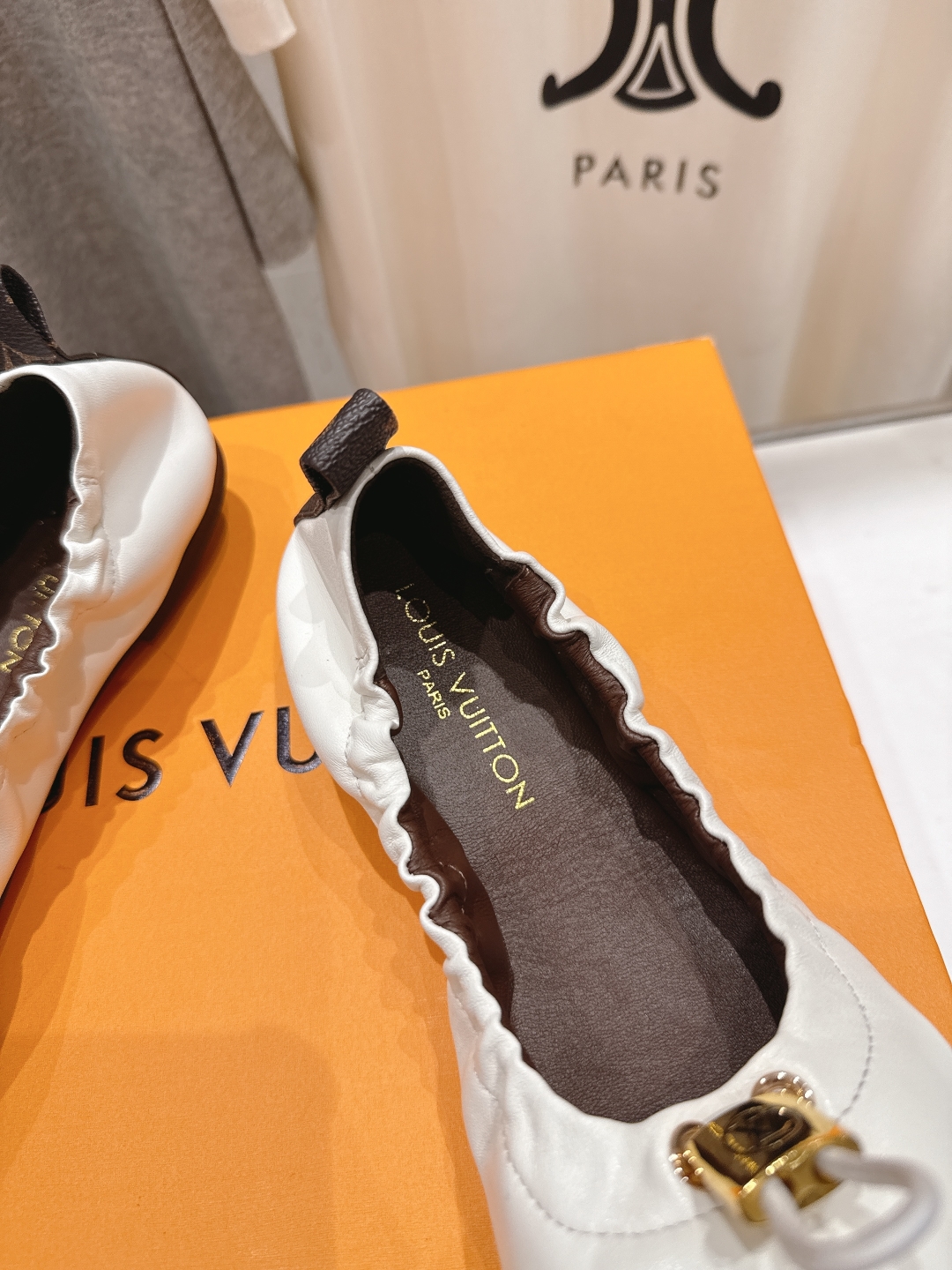 高版本出厂
  Louis Vuitton ss25 new arrival LV驴牌春夏系列玛丽珍平底