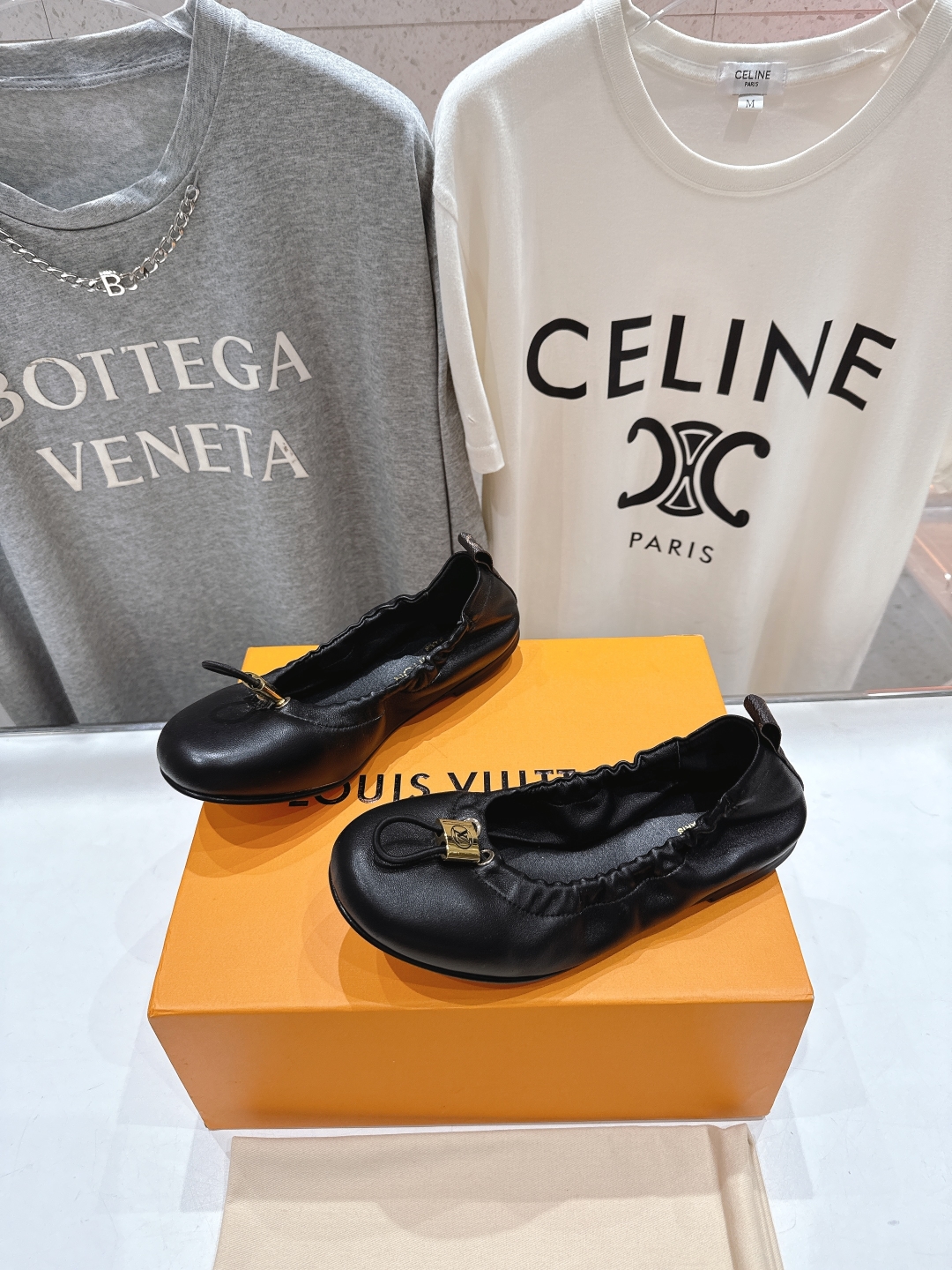 高版本出厂
  Louis Vuitton ss25 new arrival LV驴牌春夏系列玛丽珍平底