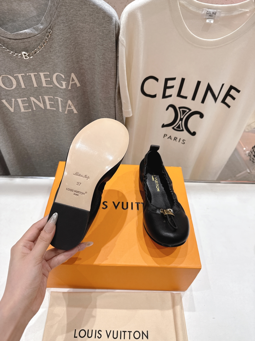 高版本出厂
  Louis Vuitton ss25 new arrival LV驴牌春夏系列玛丽珍平底