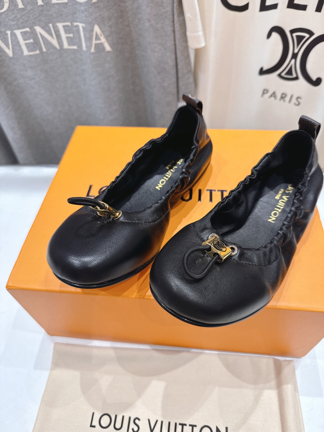 高版本出厂
  Louis Vuitton ss25 new arrival LV驴牌春夏系列玛丽珍平底