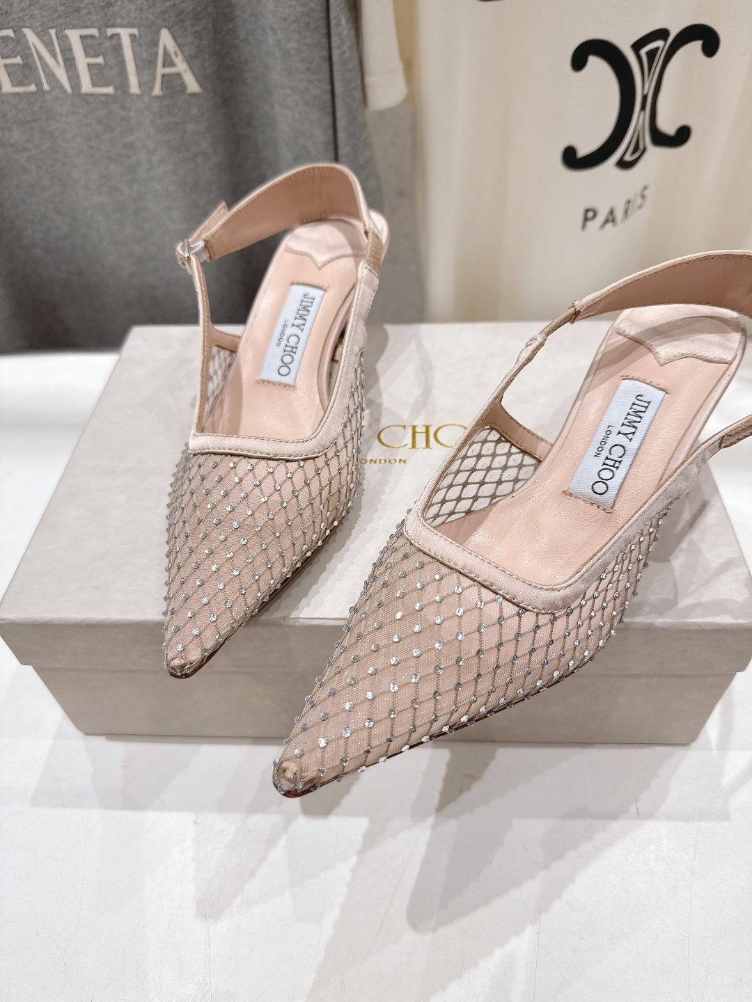 高版本出厂
  JIMMY CHOO*｜JC/吉米周2025ss新款简约尖头网钻高跟鞋凉鞋

原版套楦，