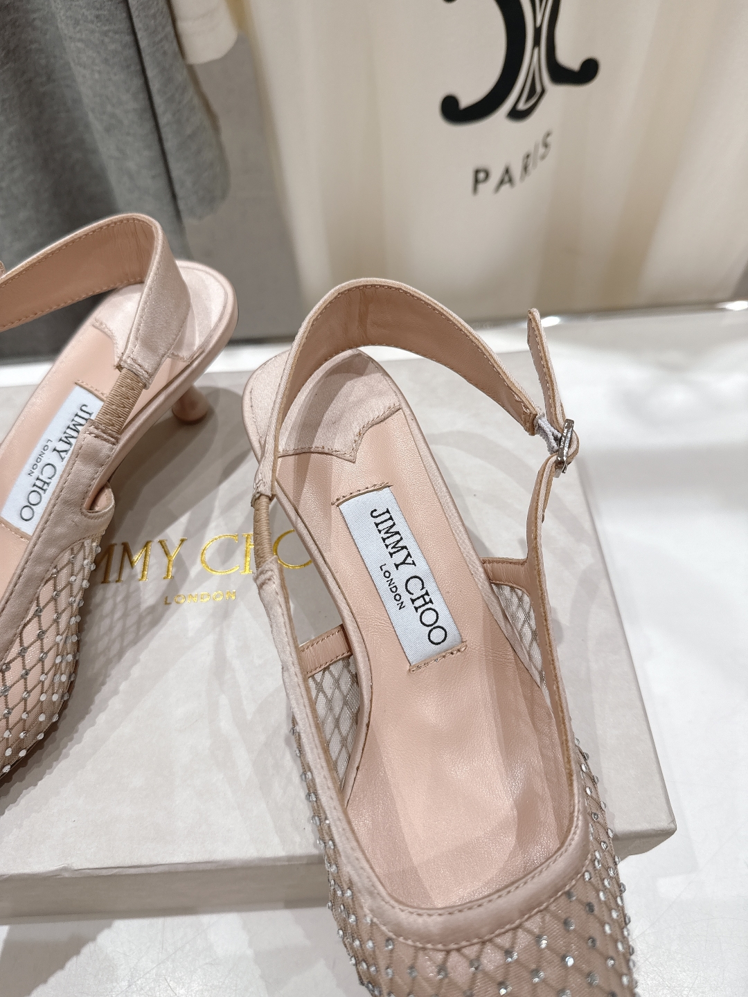 高版本出厂
  JIMMY CHOO*｜JC/吉米周2025ss新款简约尖头网钻高跟鞋凉鞋

原版套楦，