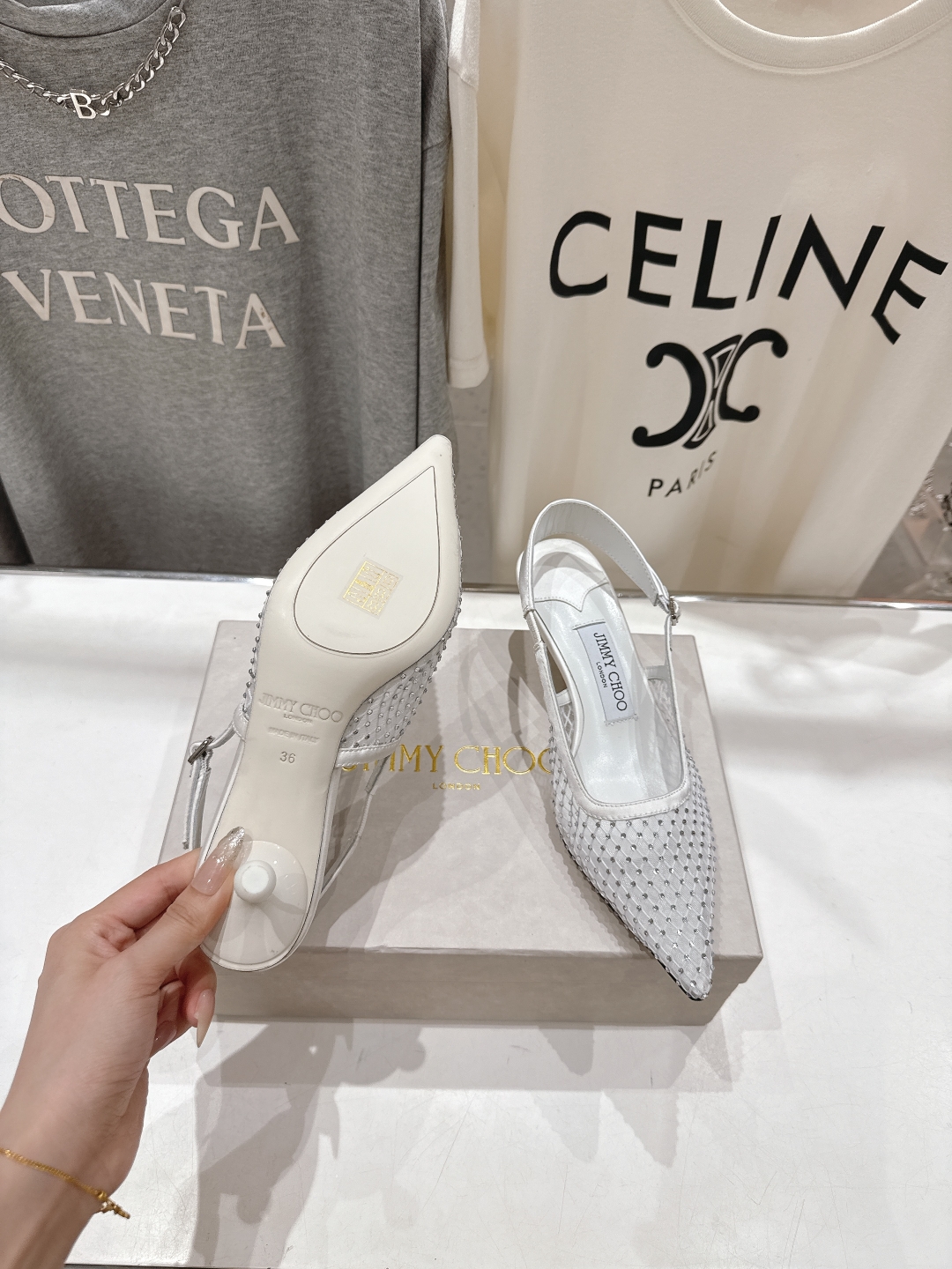 高版本出厂
  JIMMY CHOO*｜JC/吉米周2025ss新款简约尖头网钻高跟鞋凉鞋

原版套楦，